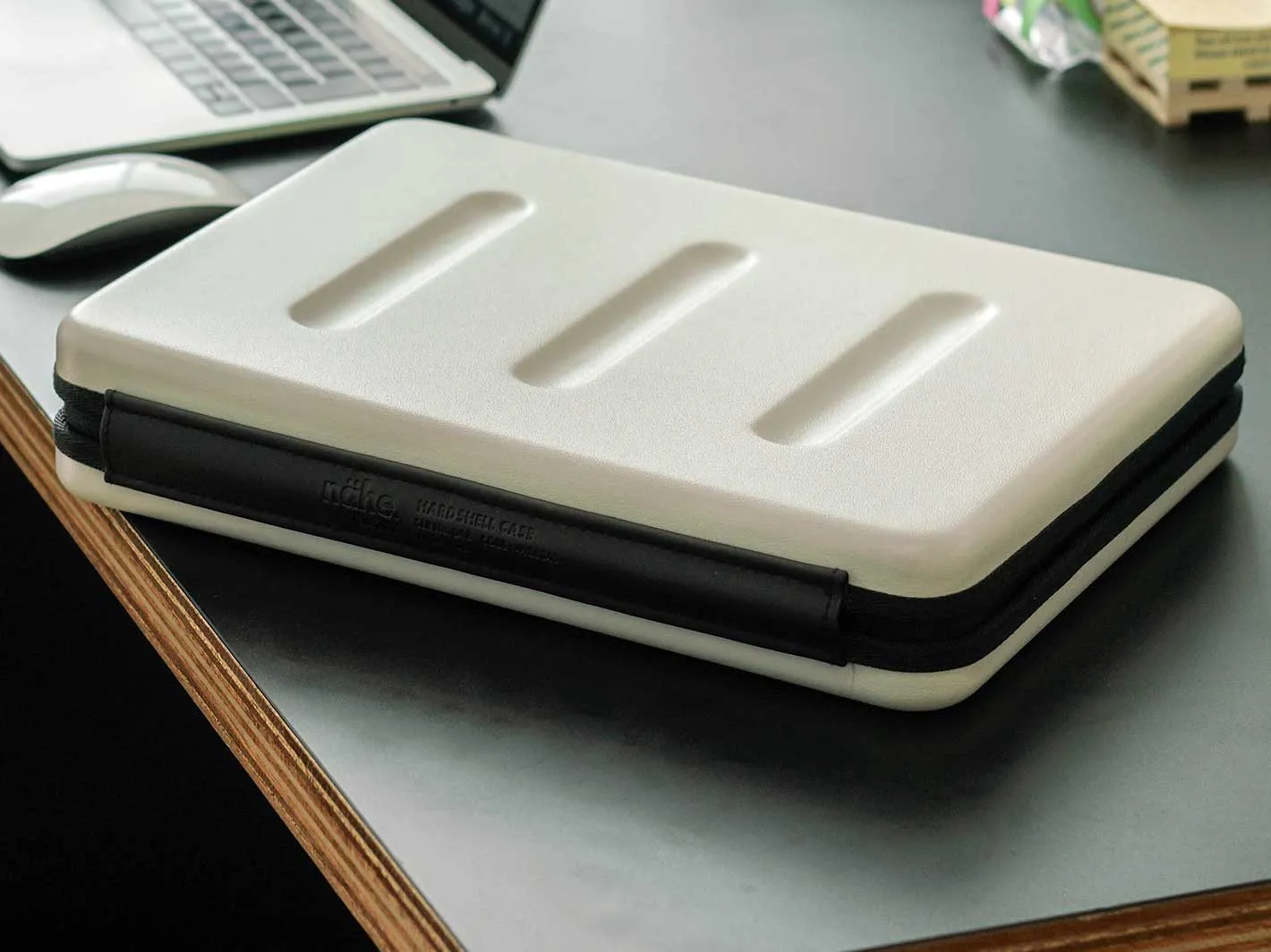 Hard Shell Laptop Case Ivory